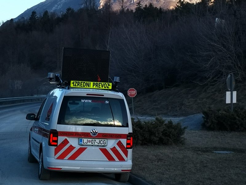 https://www.ozvatic.si/wp-content/uploads/2019/11/Organizacija-izrednih-prevozov-varnostno-svetovanje-in-pomoč-s-področja-gospodarskih-voženj-1-800x600.jpg